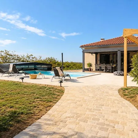 Prolongez L'ete En Dordogne Piscine, Etangs Et Nature Pour 12 Pers * Agonac